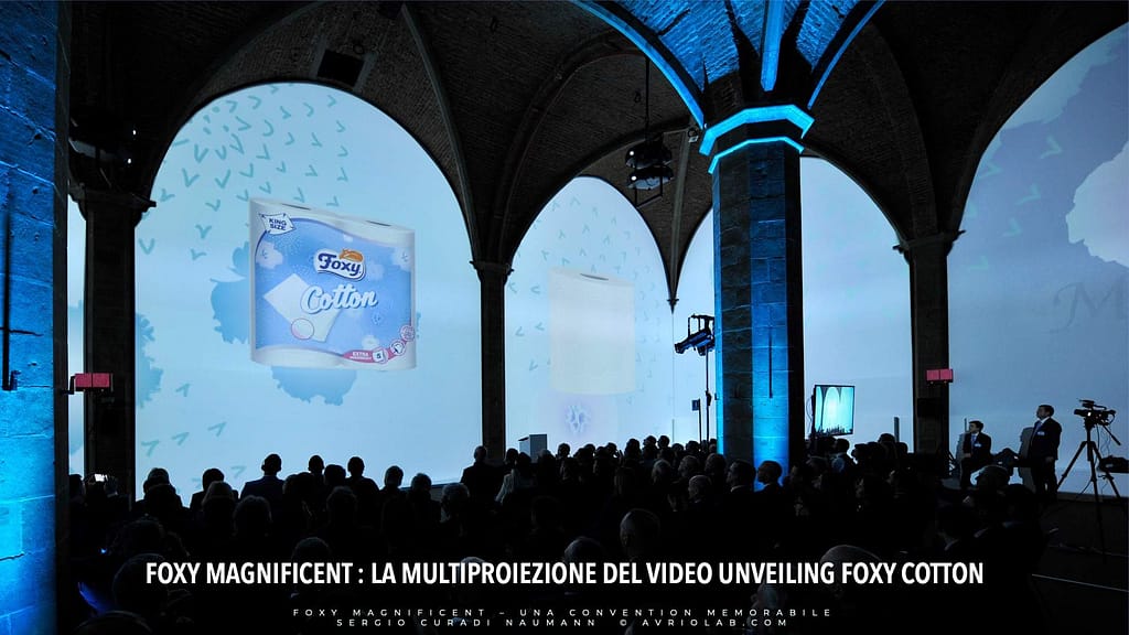FOXY MAGNIFICENT : LA MULTIPROIEZIONE DEL VIDEO UNVEILING FOXY COTTON
